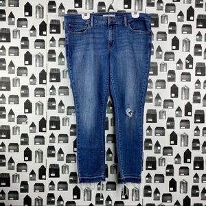 Levi’s | 711 Skinny Raw Hem Jeans Women’s Size 33